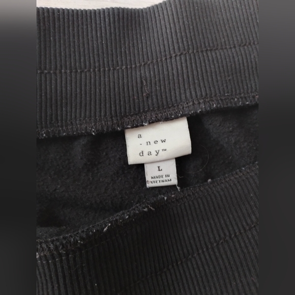 A New Day Black Sweatpants | Size L - Picture 2 of 3